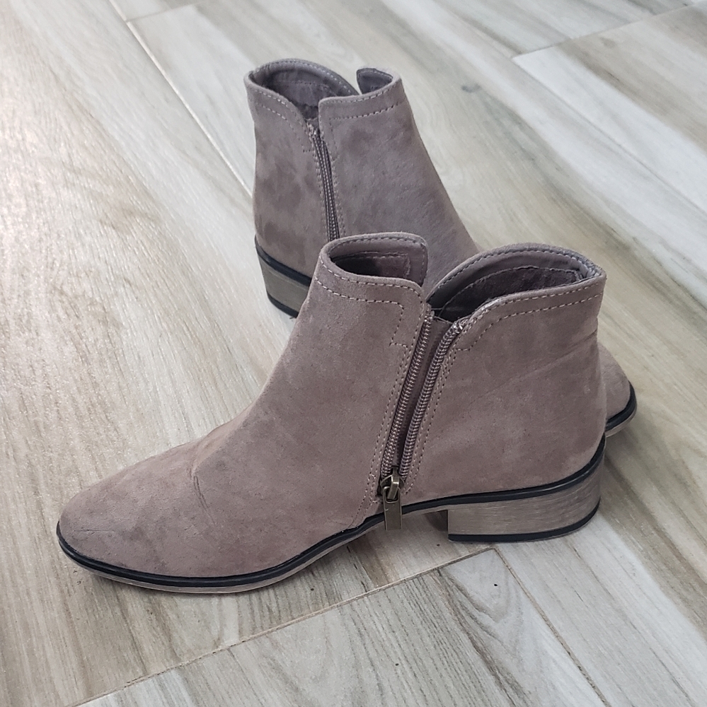 Bamboo | Tan Faux Suede Ankle Booties sz 7